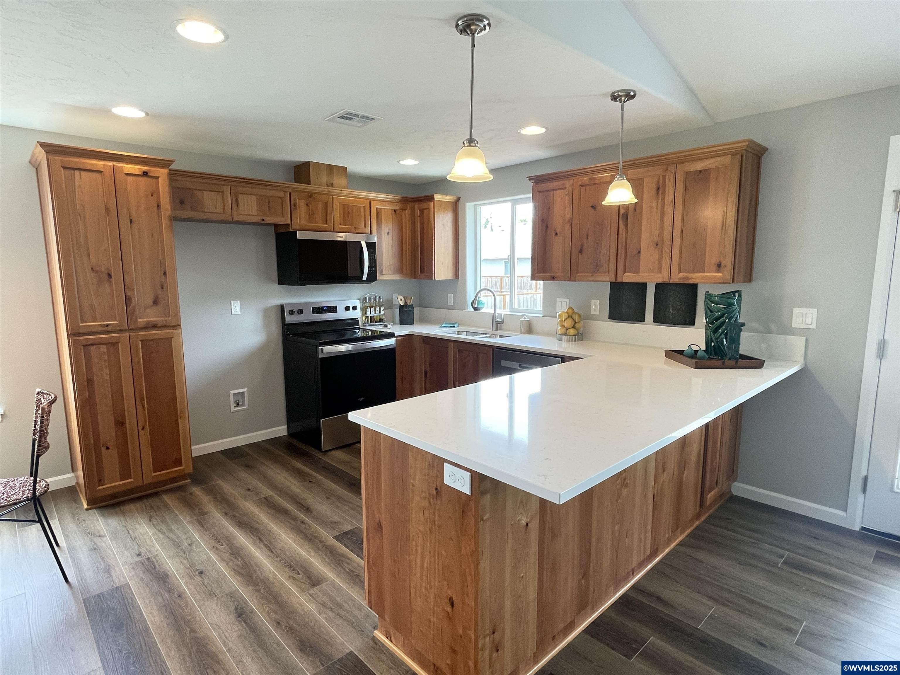 1240 Southwest Hop Street Albany, OR 97321 - Photo 13 of 37