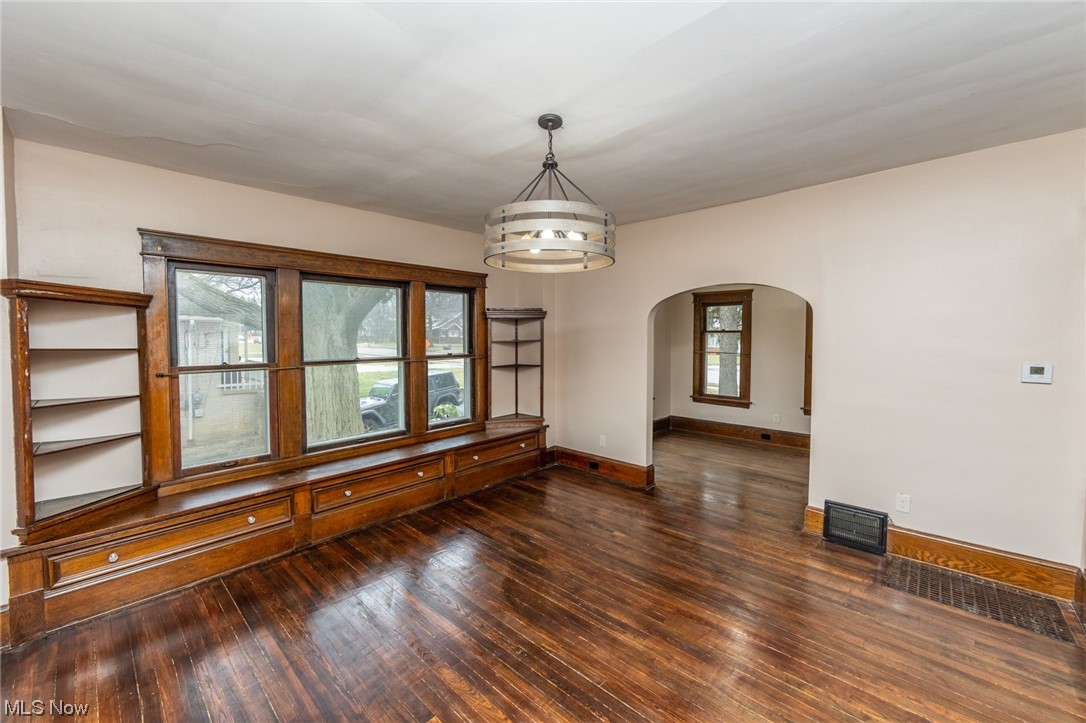 1727 South Green Road Cleveland, OH 44121 - Photo 11 of 33