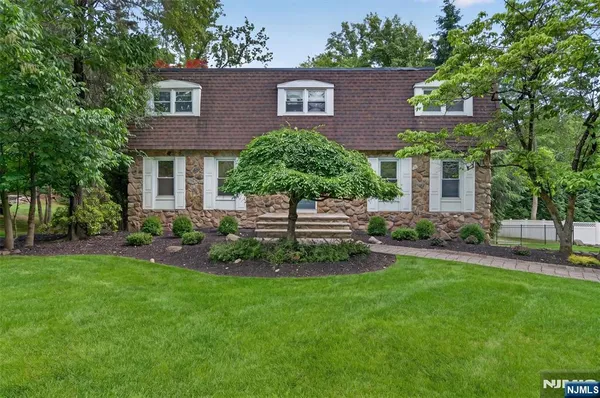 $979,000 | 559 Wayne Drive, River Vale, NJ 07675