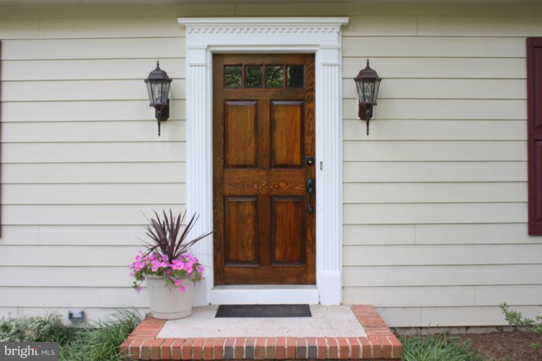924 Melvin Road Annapolis, MD 21403 - Photo 1 of 18 Exterior (Front)