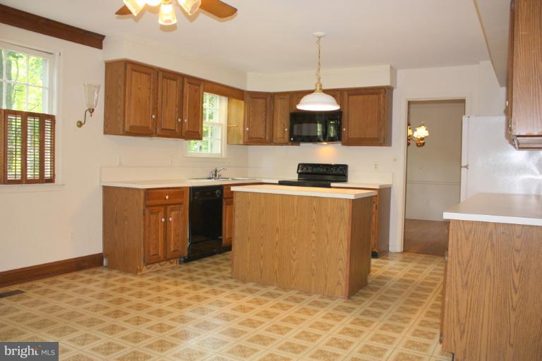 924 Melvin Road Annapolis, MD 21403 - Photo 11 of 18 Kitchen
