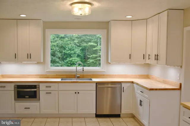 $670,000 | 770 Poplar Road, Stafford, VA 22556