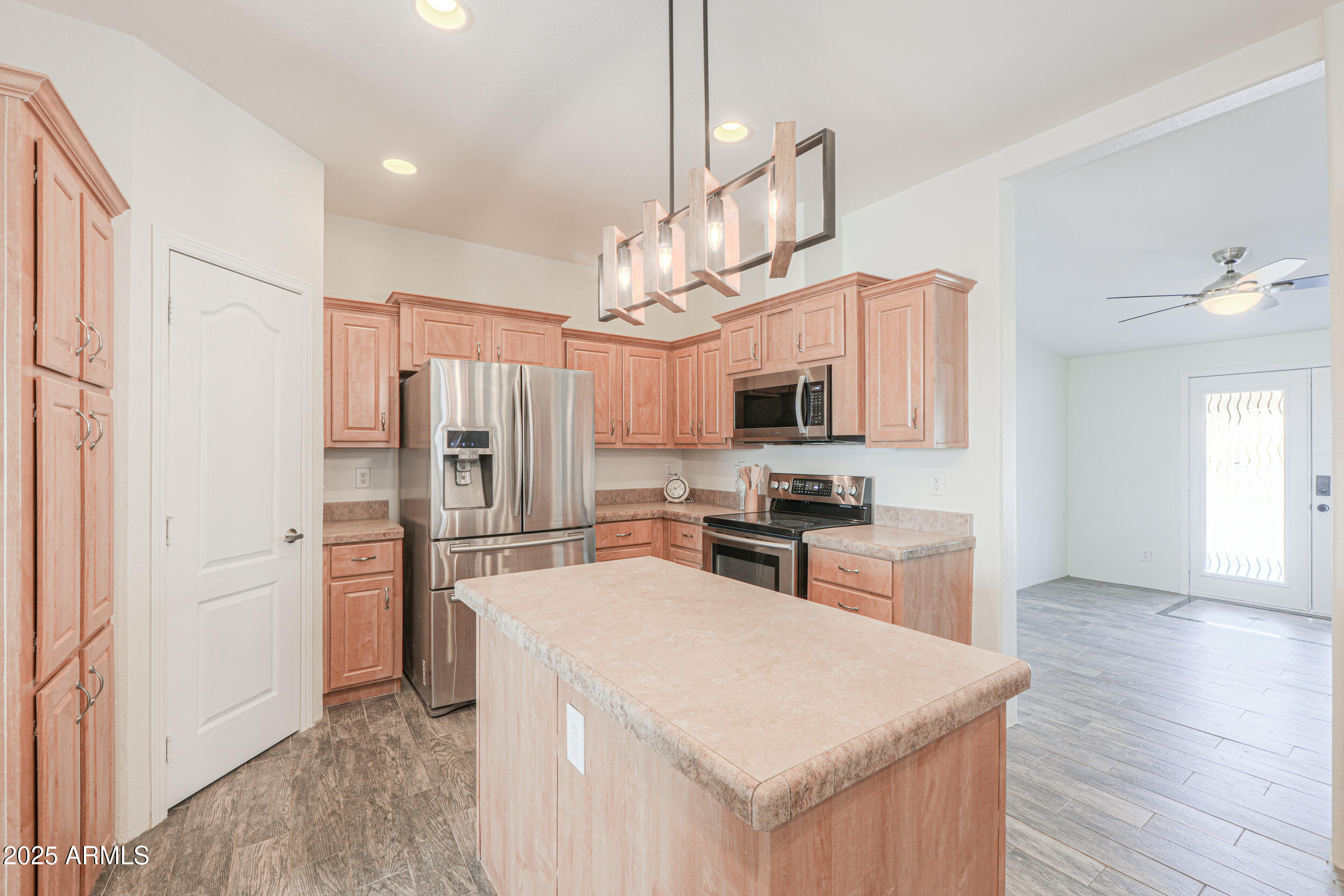 176 North Acacia Road Apache Junction, AZ 85119 - Photo 12 of 65 176 N Acacia Rd