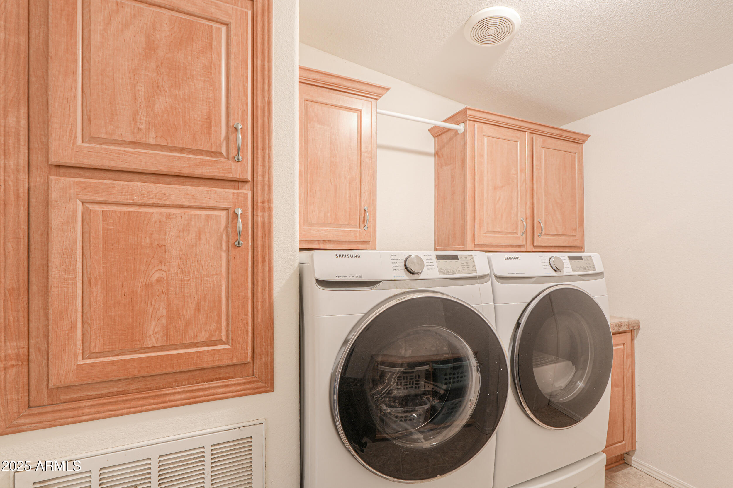 176 North Acacia Road Apache Junction, AZ 85119 - Photo 52 of 65 a utility room with dryer and washer