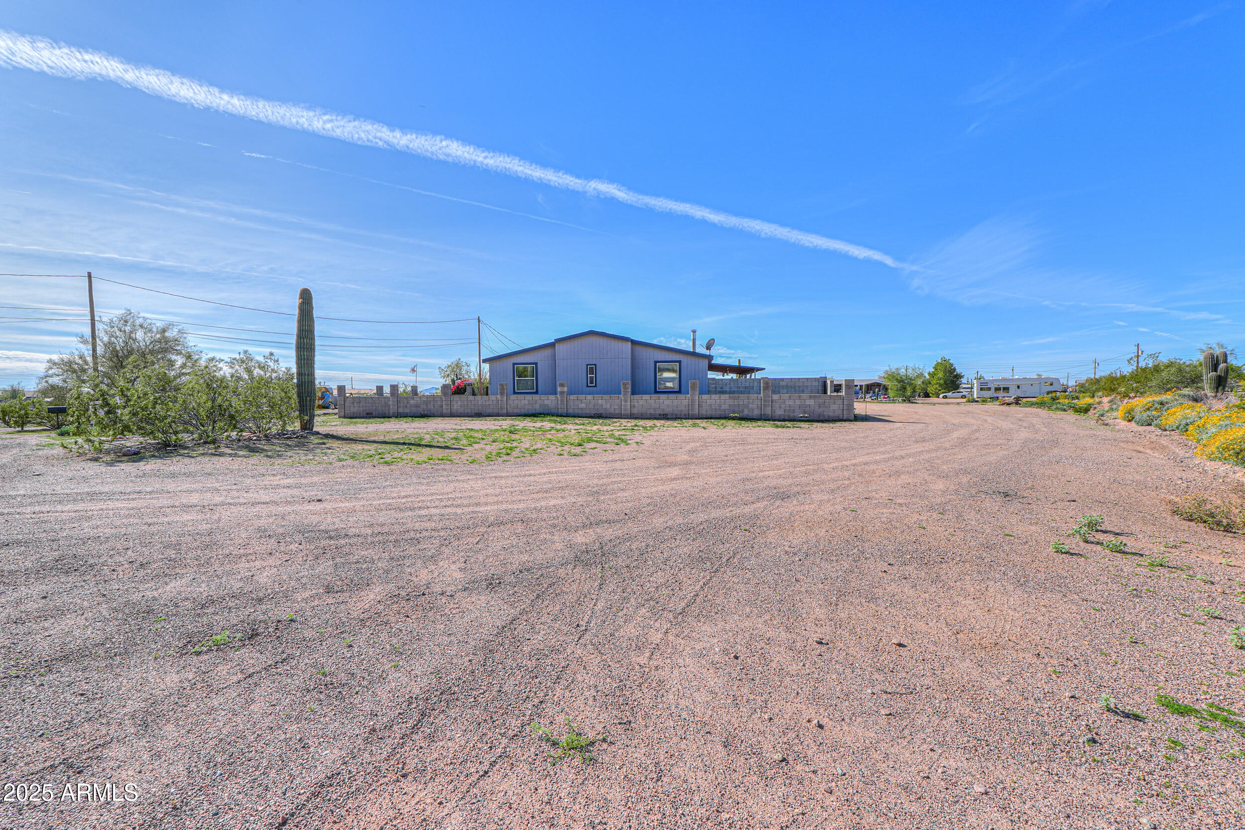 176 North Acacia Road Apache Junction, AZ 85119 - Photo 57 of 65 a view of a big room with a big yard