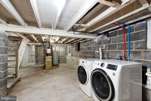 a view of utility room with washer and dryer