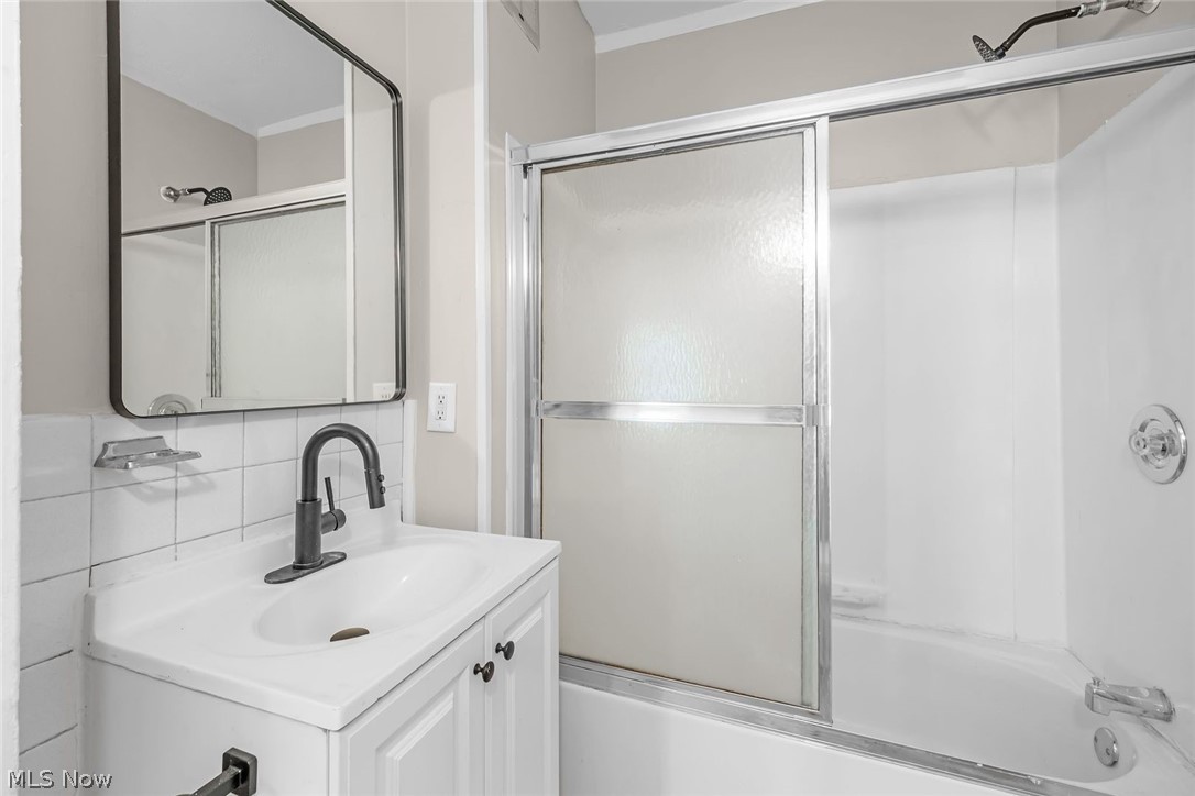 1695 Glenmont Road, Unit LOWR Cleveland, OH 44118 - Photo 17 of 29