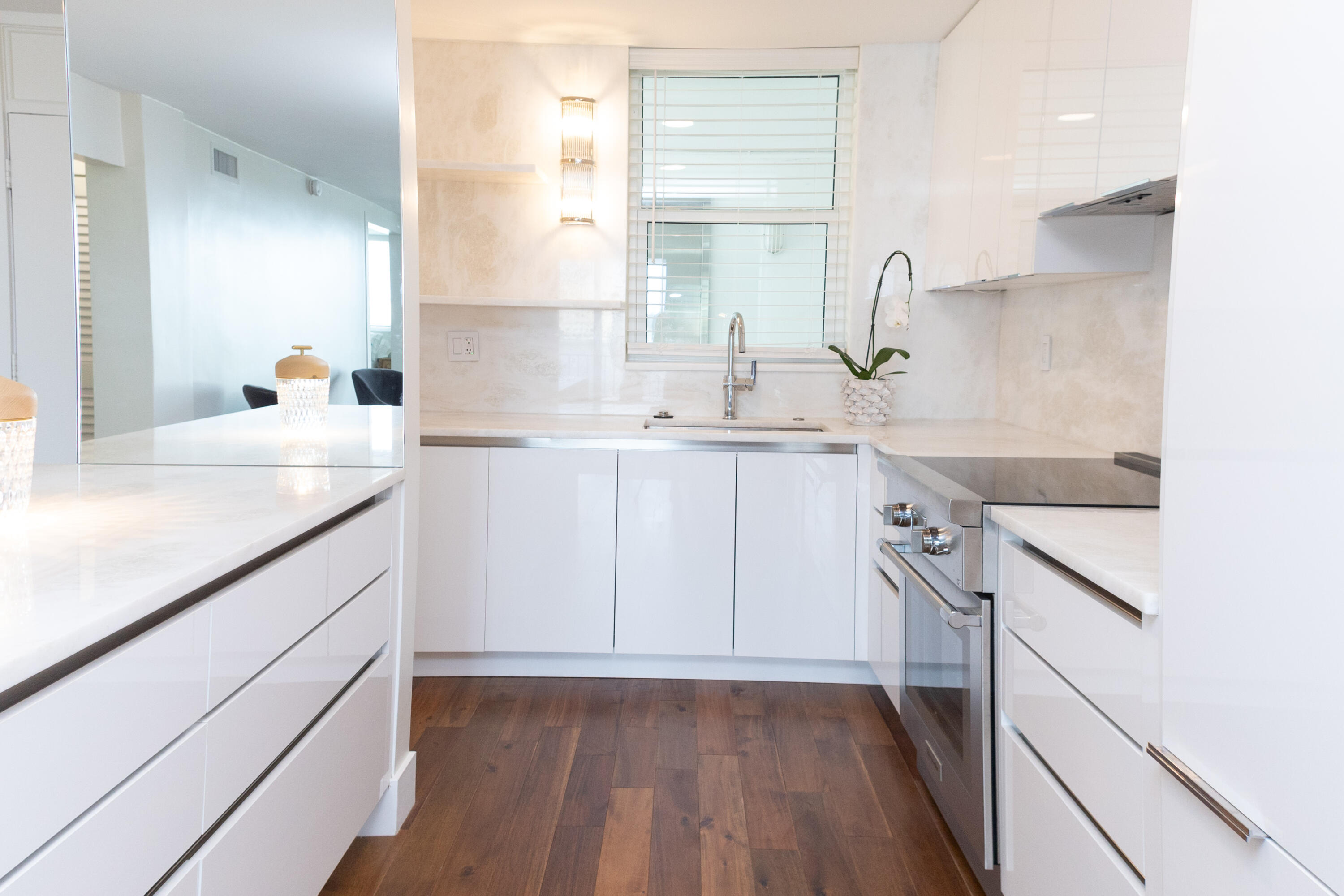 917 North Flagler Drive, Unit 409 West Palm Beach, FL 33401 - Photo 8 of 30 Yacht Club Towers