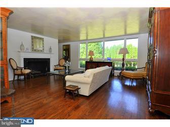 625 Glendale Road Newtown Square, PA 19073 - Photo 2 of 12 Living Room