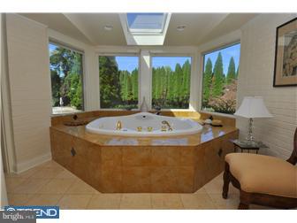 625 Glendale Road Newtown Square, PA 19073 - Photo 8 of 12 Bathroom