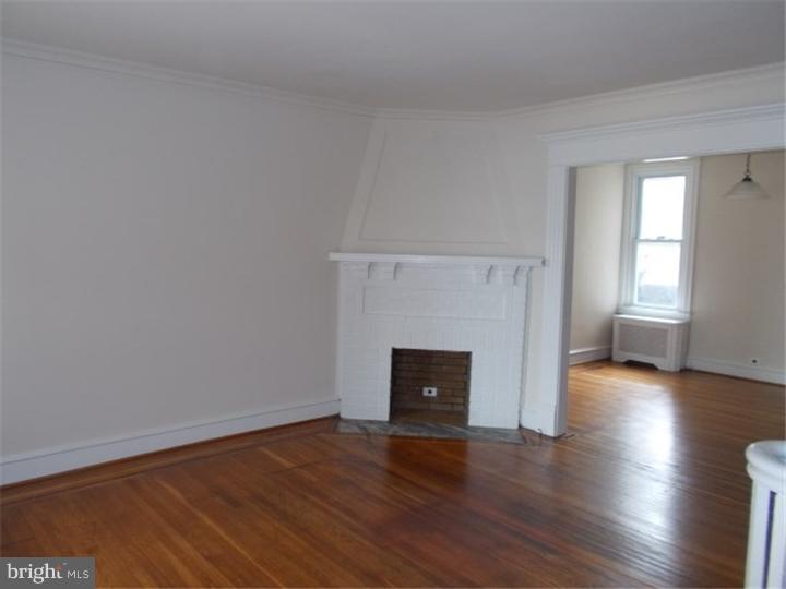 216 Avon Road Upper Darby, PA 19082 - Photo 4 of 12 Living Room