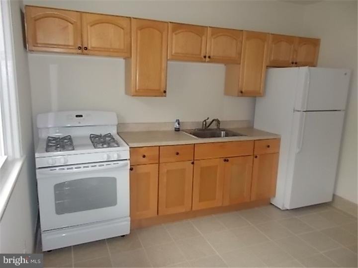 216 Avon Road Upper Darby, PA 19082 - Photo 6 of 12 Kitchen
