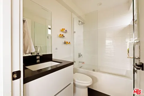 $1,395,000 | 3256 Colony Circle, Los Angeles, CA 90027