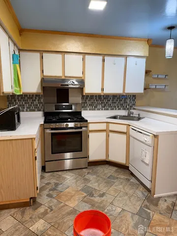 $2,850 | 176 Nebula Road, Piscataway, NJ 08854