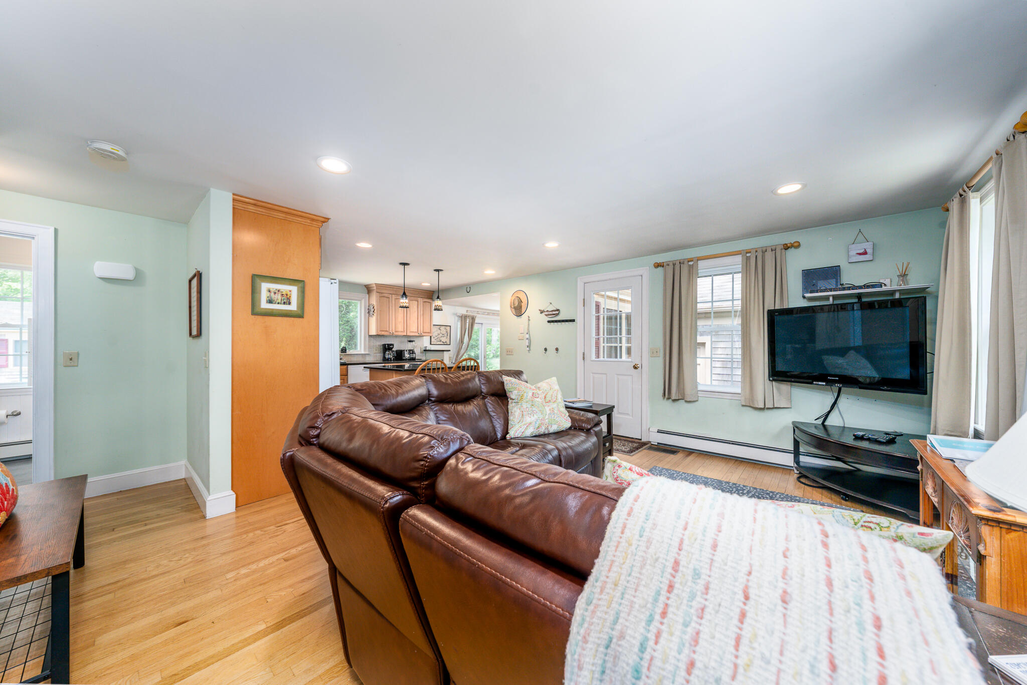 14 Oxner Road Centerville, MA 02632 - Photo 9 of 49 livroom4