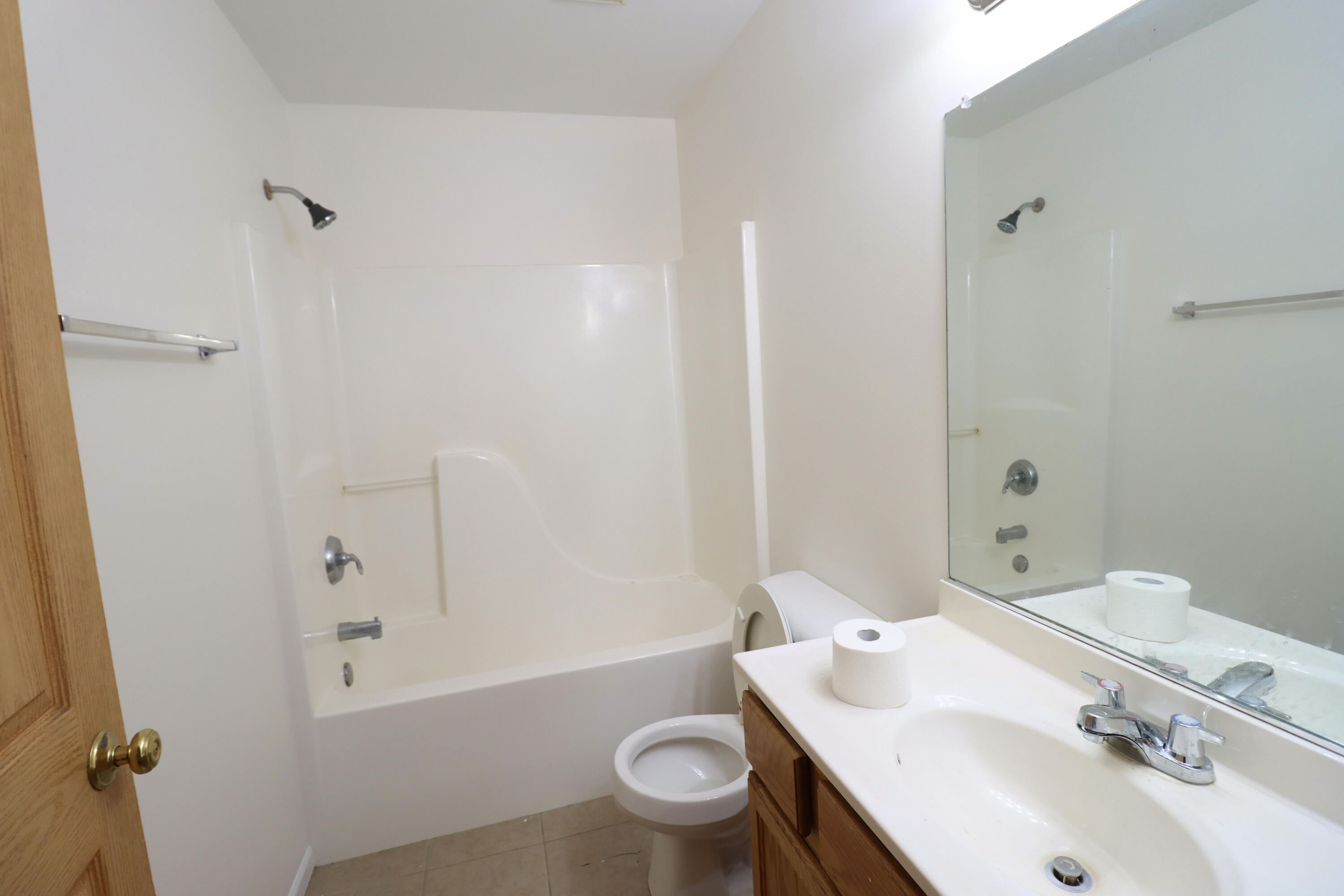 219 Franklin Street, Unit C Delavan, WI 53115 - Photo 8 of 15 IMG_7343