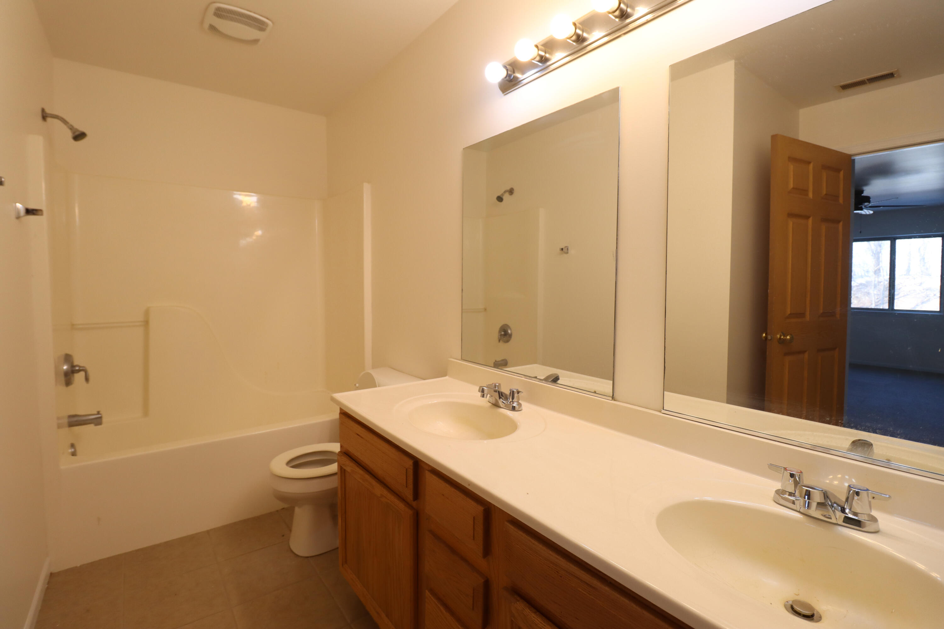 219 Franklin Street, Unit C Delavan, WI 53115 - Photo 9 of 15 IMG_7344