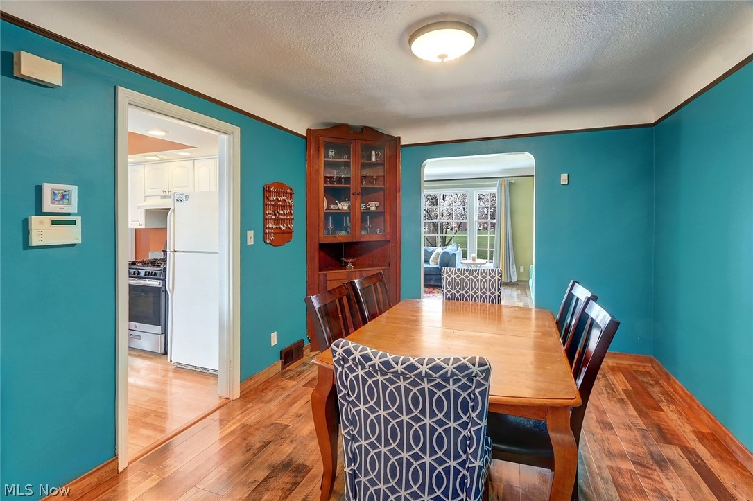 3573 Strandhill Road Shaker Heights, OH 44122 - Photo 8 of 25 Plenty of room for meals with friends and family in this dining room..