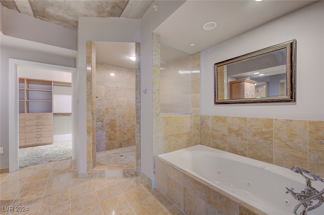 360 East Desert Inn Road, Unit 1007 Las Vegas, NV 89109 - Photo 33 of 50 Primary Bathroom