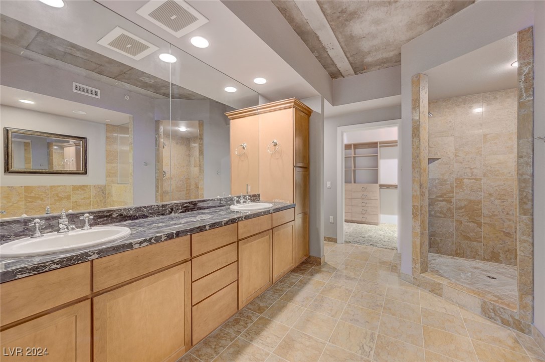360 East Desert Inn Road, Unit 1007 Las Vegas, NV 89109 - Photo 34 of 50 Primary Bathroom