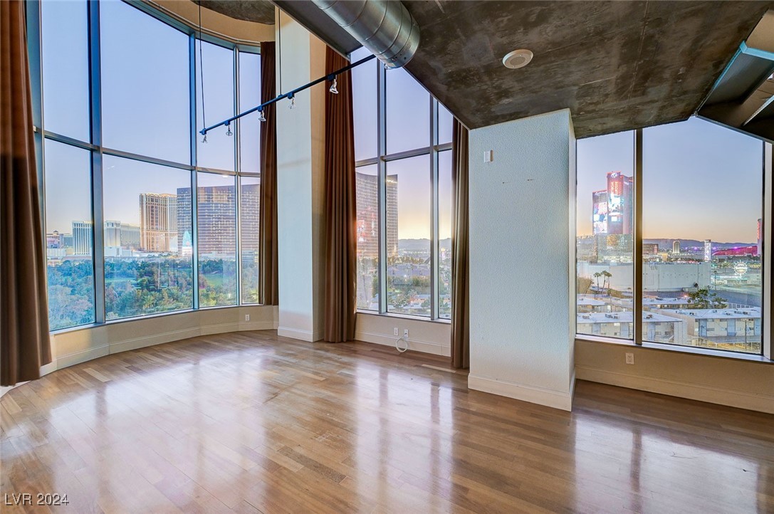 360 East Desert Inn Road, Unit 1007 Las Vegas, NV 89109 - Photo 46 of 50 Great room dusk
