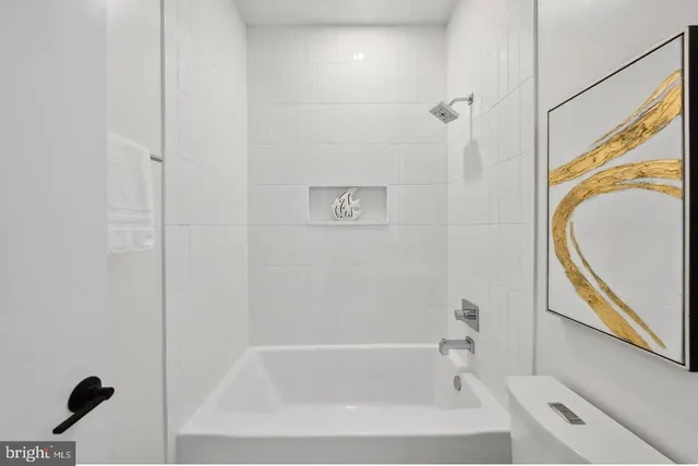 $3,700 | 2015 13th Street Northwest, Unit 2, Washington, DC 20009