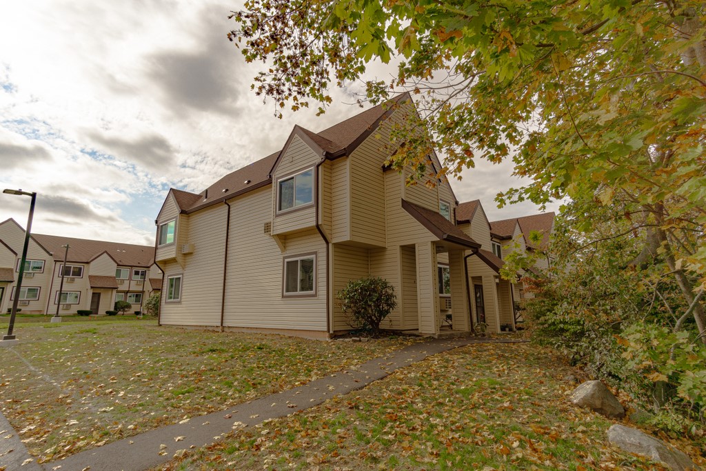 219 High Street, Unit N Westerly, RI 02891 - Photo 4 of 18