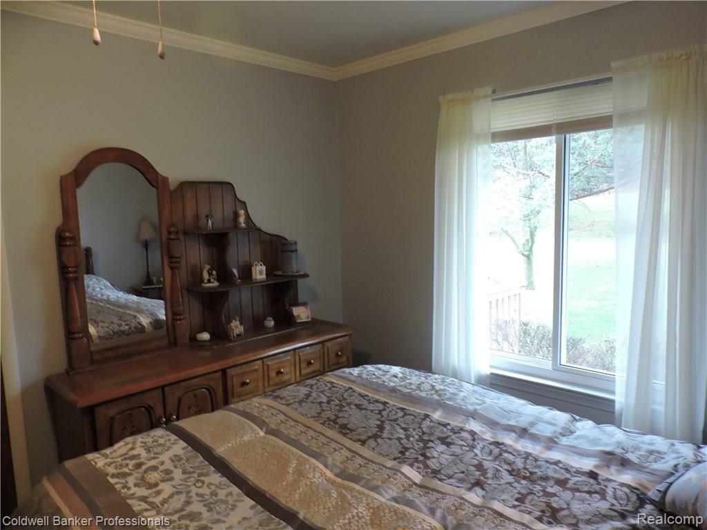 7000 Oakhill Road Clarkston, MI 48348 - Photo 28 of 47 Nature is just beyond the large windows.