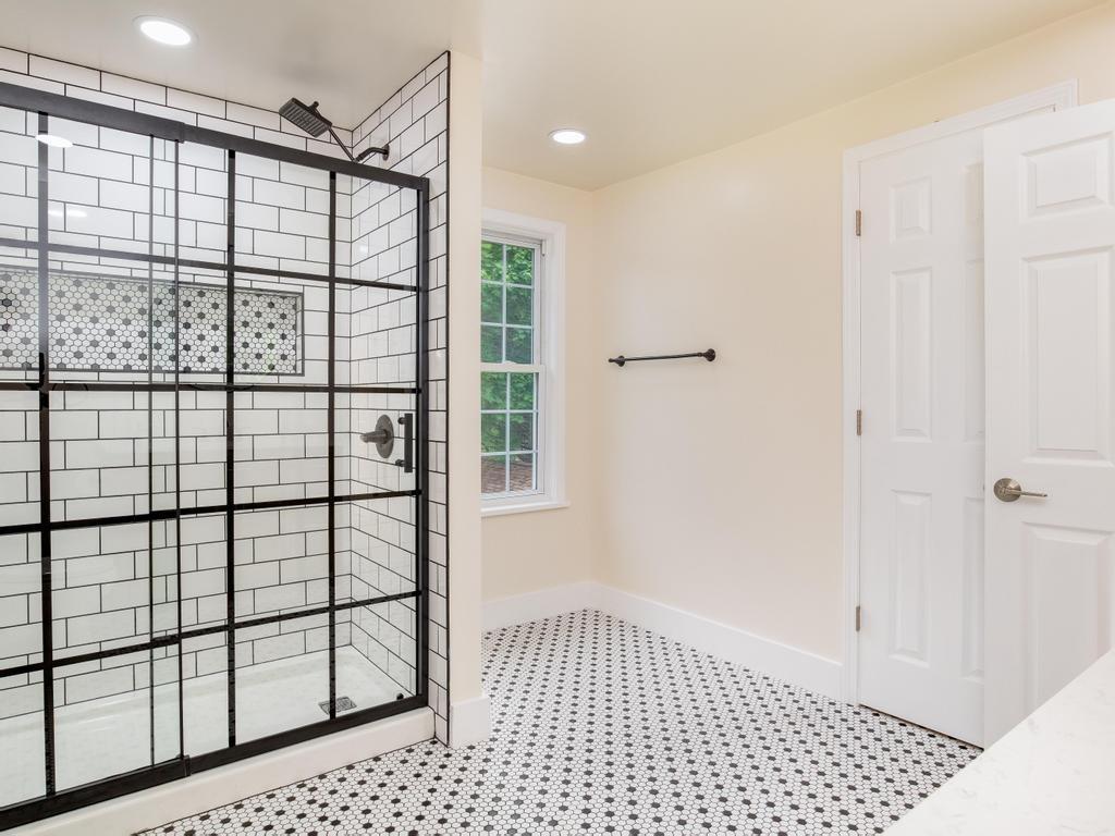 1660 Mercer Road Ellwood City, PA 16117 - Photo 19 of 41 a view of a bathroom