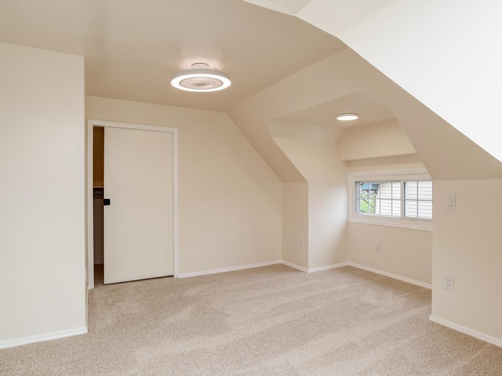 1660 Mercer Road Ellwood City, PA 16117 - Photo 27 of 41 an empty room with windows