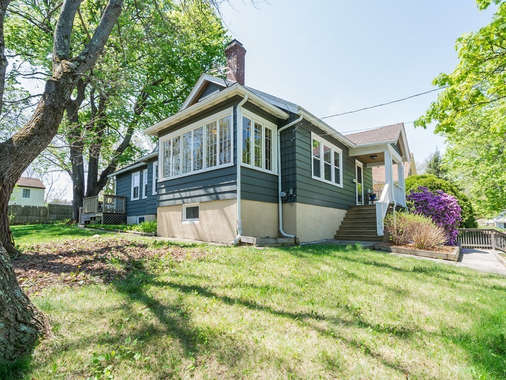 25 Neptune Road Worcester, MA 01605 - Photo 4 of 29 Gallery Image 4