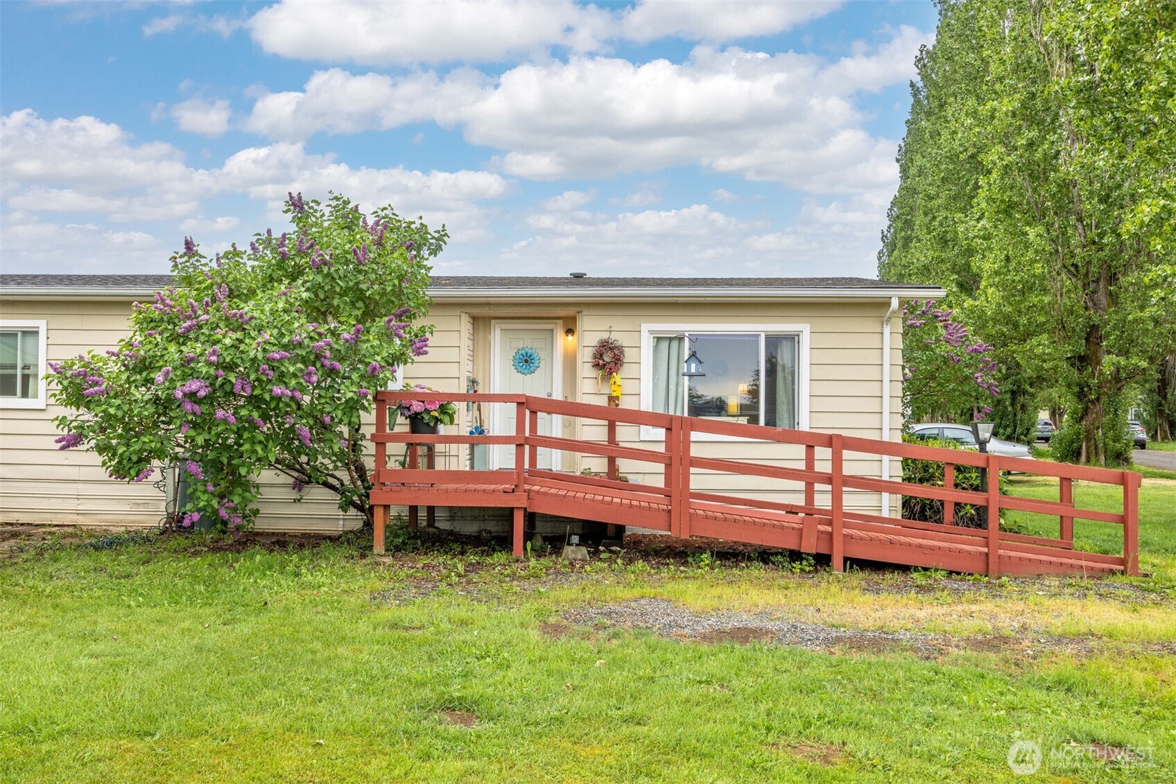 380 East Pole Road, Unit 20 Lynden, WA 98264 - Photo 36 of 37 Gallery Image 36