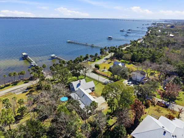 $914,000 | 3809 Indian River Drive, Cocoa, FL 32926