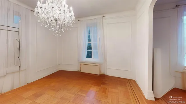 a view of empty room with window