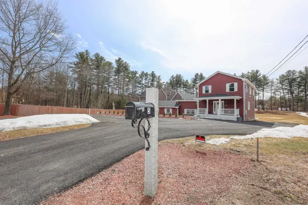 $885,000 | 5 Gamache Road, Derry, NH 03038
