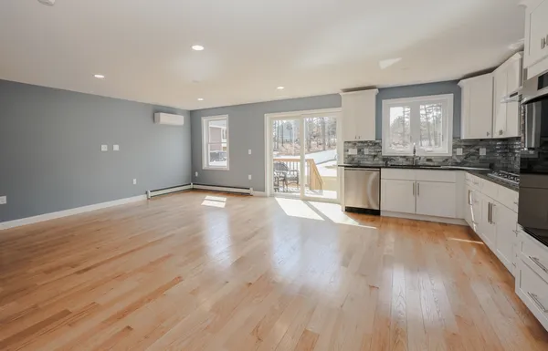 $885,000 | 5 Gamache Road, Derry, NH 03038