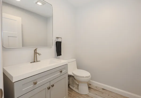 $885,000 | 5 Gamache Road, Derry, NH 03038