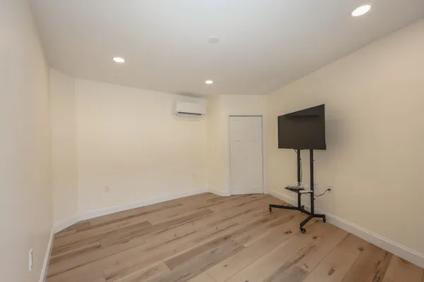 $885,000 | 5 Gamache Road, Derry, NH 03038