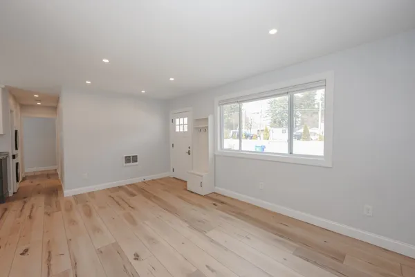 $885,000 | 5 Gamache Road, Derry, NH 03038