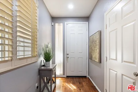 a view of entryway with livingroom