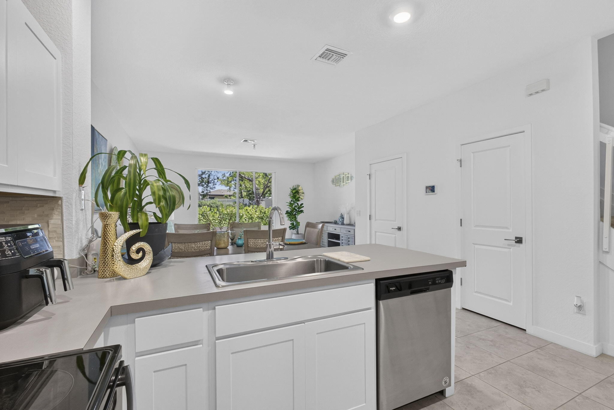160 Bandol Street Riviera Beach, FL 33404 - Photo 18 of 63 18-web-or-mls-BS1A2019