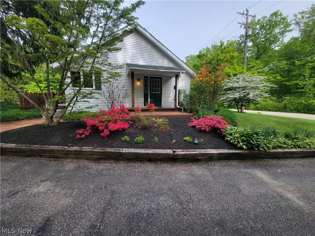 17012 Thompson Road Thompson, OH 44086 - Photo 4 of 27