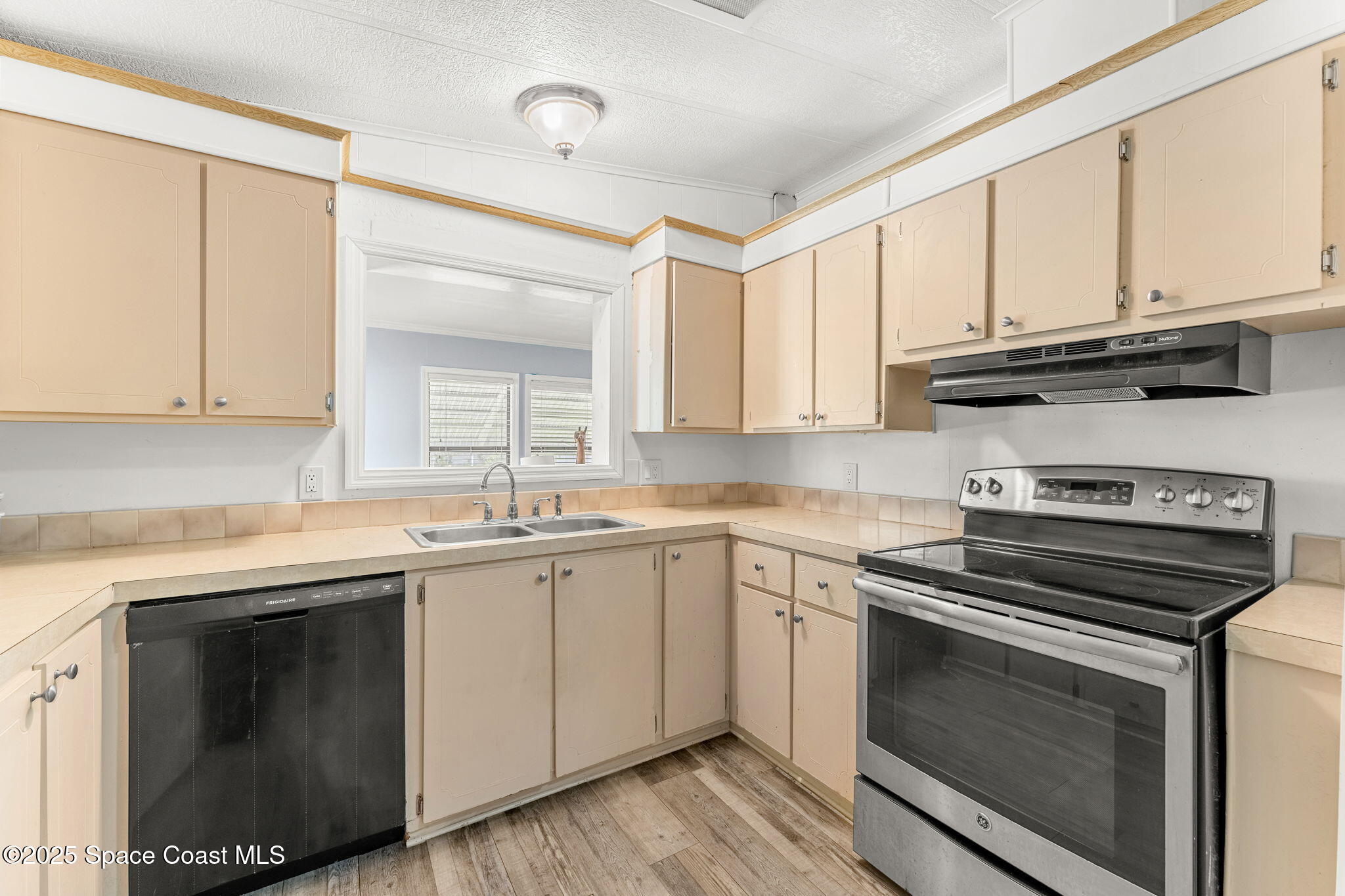 7490 Blackhawk Road Sebastian, FL 32976 - Photo 21 of 34 17-web-or-mls-DSC06214-HDR_1