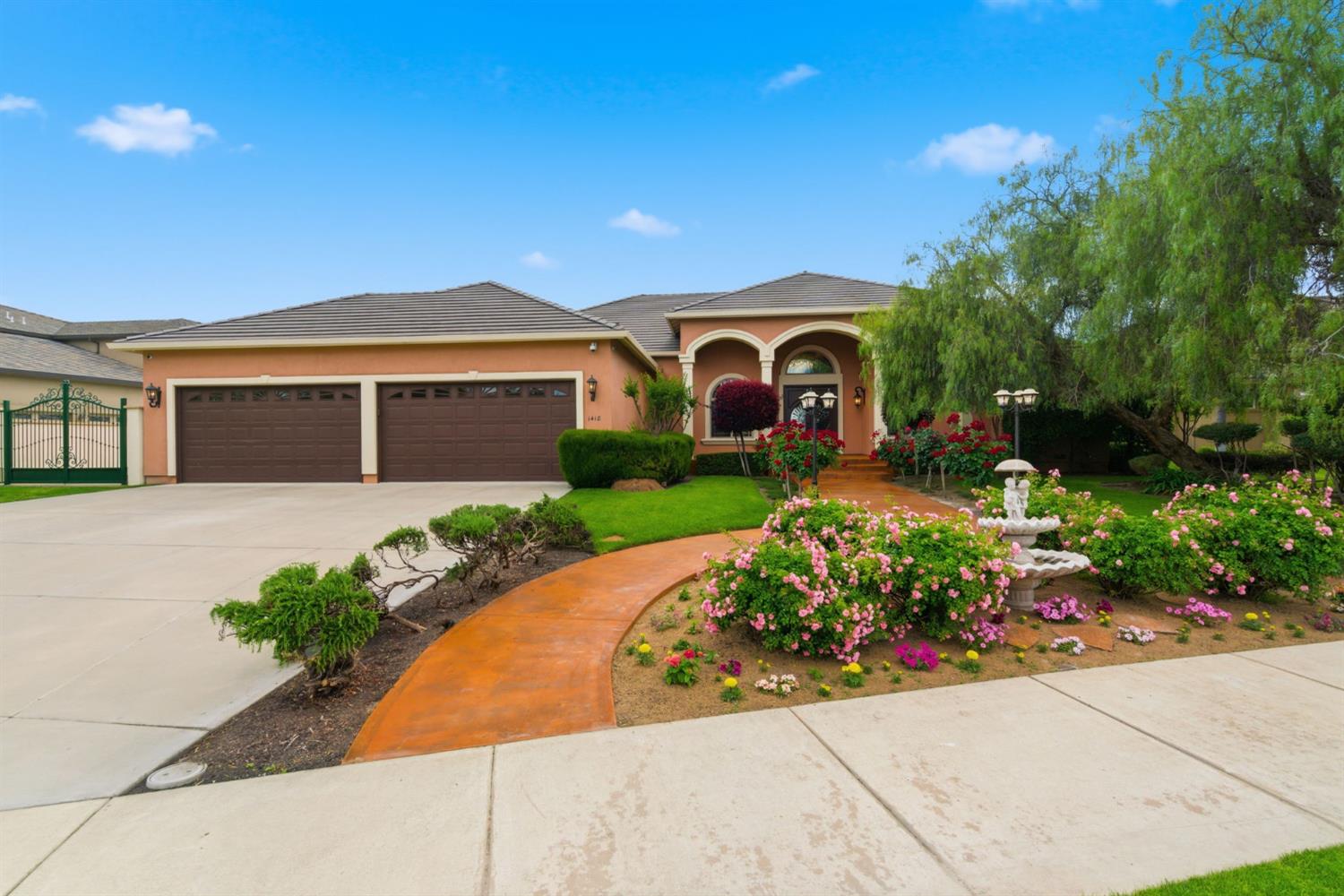 1418 Riverview Circle East, Unit E Ripon, CA 95366 - Photo 2 of 84