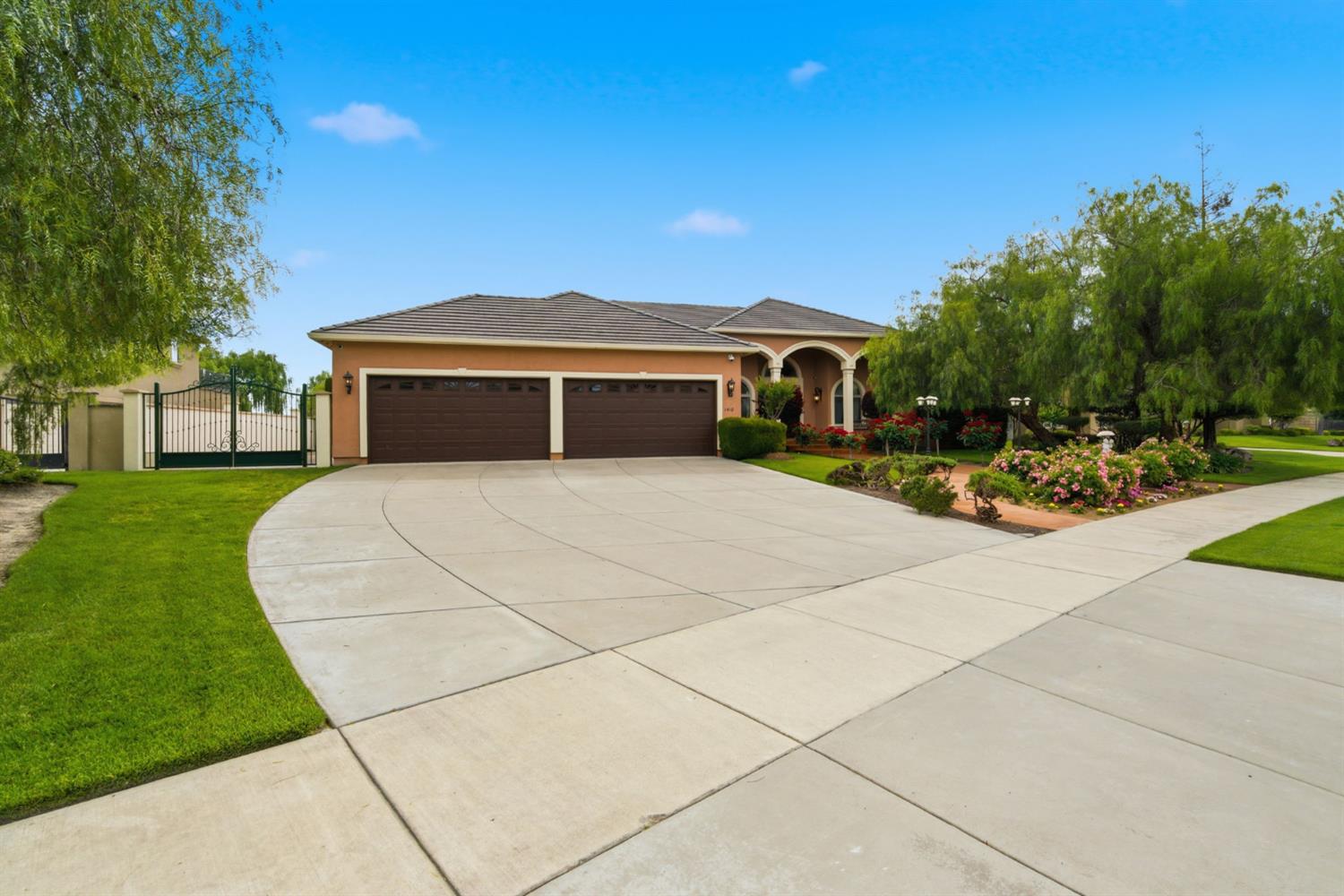 1418 Riverview Circle East, Unit E Ripon, CA 95366 - Photo 5 of 84