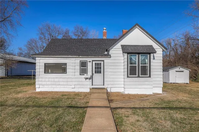 $215,000 | 821 East Lincoln Street, Clinton, MO 64735