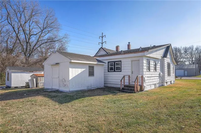 $215,000 | 821 East Lincoln Street, Clinton, MO 64735