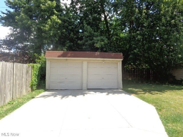 6217-6219 Stanbury Road Parma, OH 44129 - Photo 4 of 22 2-Car Garage