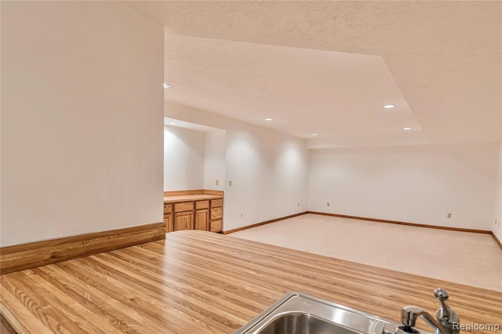 2199 London Bridge Drive Rochester Hills, MI 48307 - Photo 13 of 18