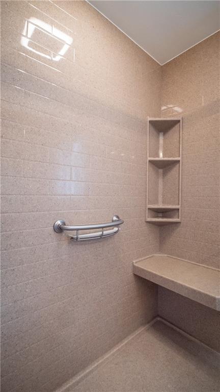 206 Headland Road Butler, PA 16002 - Photo 20 of 44 a bathroom with a bathtub